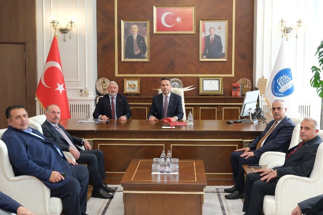 BAKAN BAYRAKTAR'DAN ÇORUM BELEDİYESİNE ZİYARET